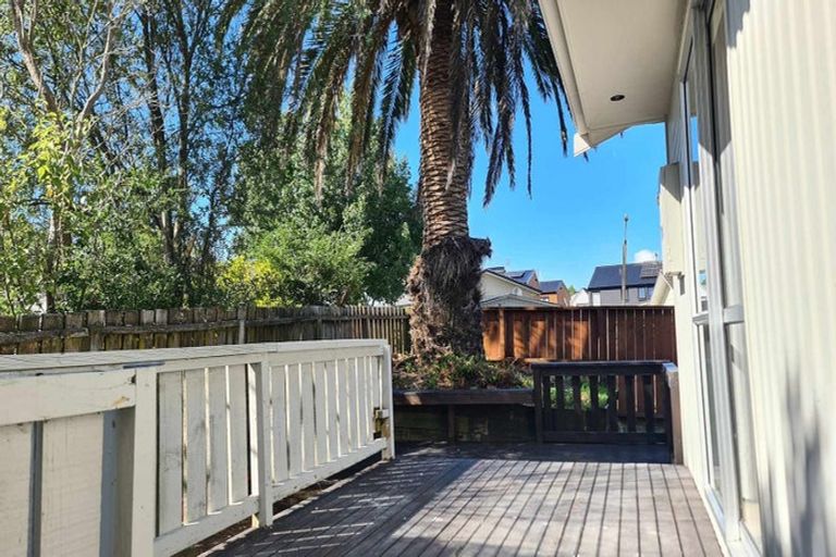 Photo of property in 3 St Margaret Place, West Harbour, Auckland, 0618