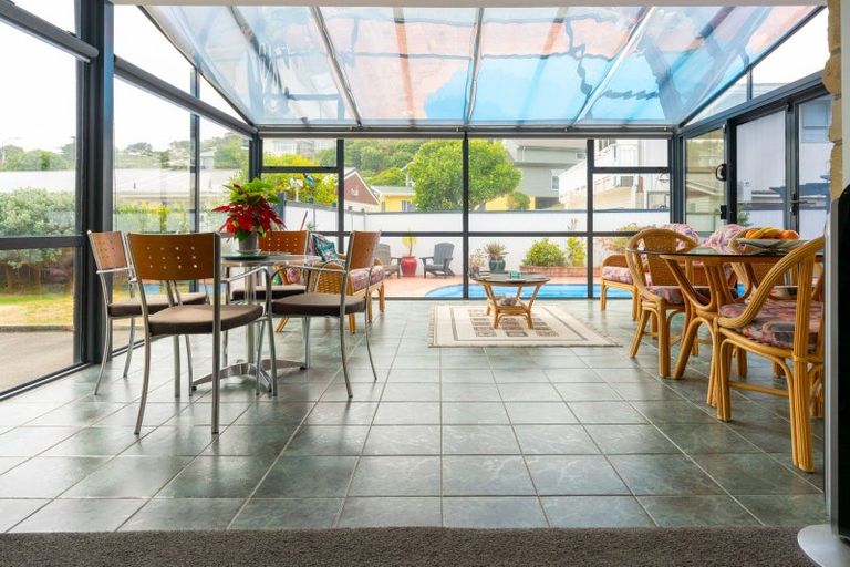 Photo of property in 14 Cavendish Square, Strathmore Park, Wellington, 6022