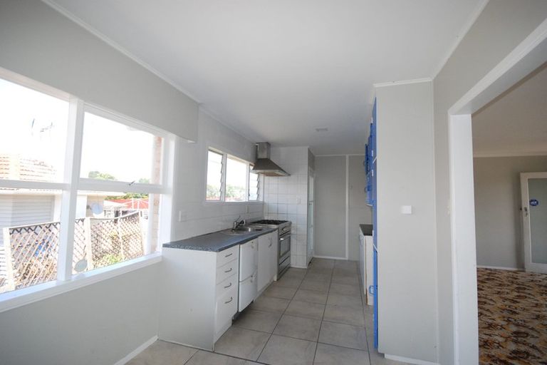 Photo of property in 27 Eddowes Street, Manurewa, Auckland, 2102