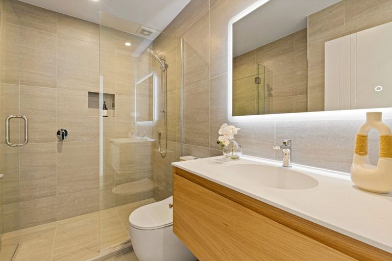 Photo of property in 2/1 Omana Road, Milford, Auckland, 0620