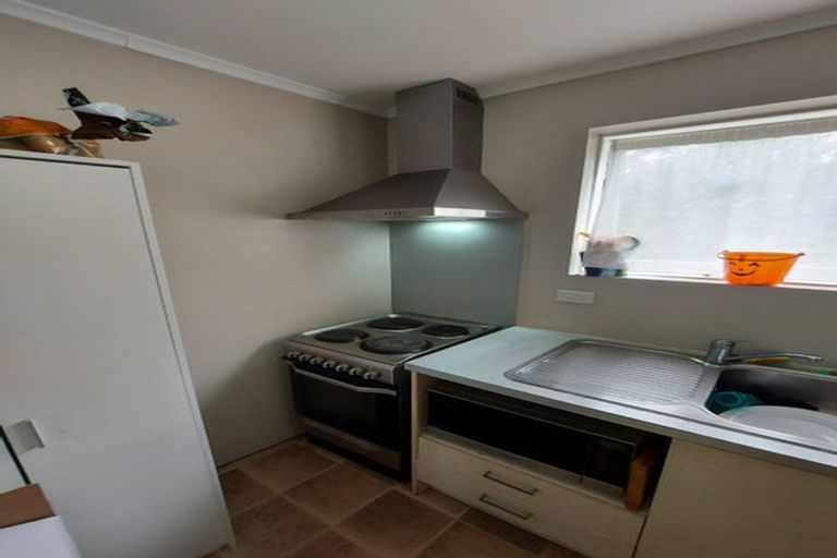 Photo of property in 18 Barron Drive, Green Bay, Auckland, 0604