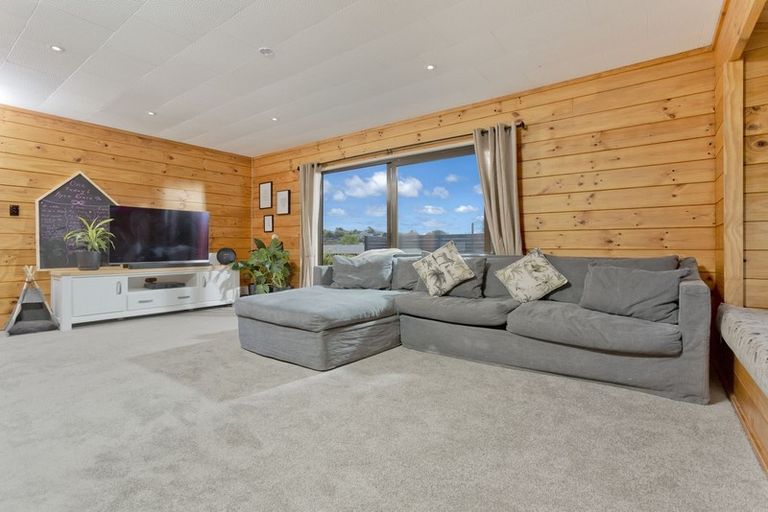 Photo of property in 2/41 Browns Bay Road, Browns Bay, Auckland, 0630