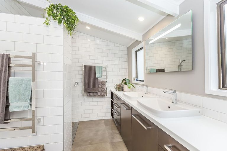 Photo of property in 14 Doon Grove, Papakowhai, Porirua, 5024