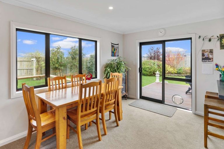 Photo of property in 28 Abby Road, Fitzherbert, Palmerston North, 4410