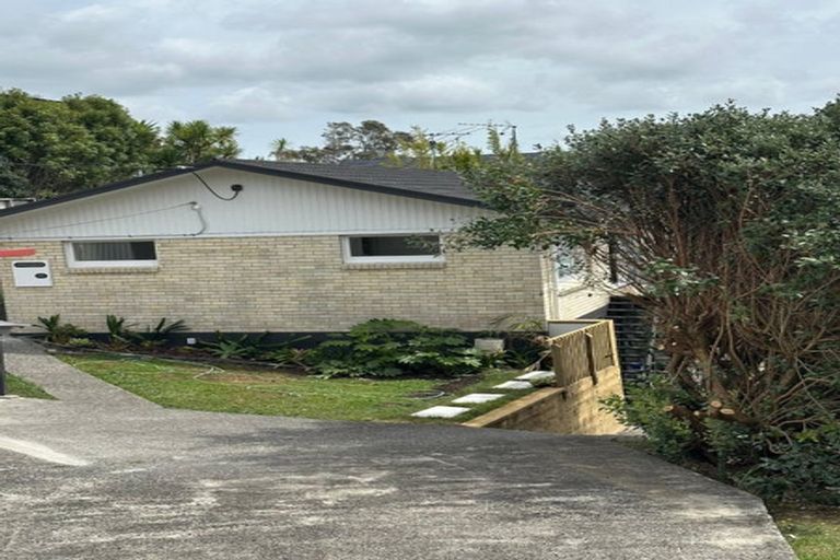 Photo of property in 2/7 Dakota Avenue, Beach Haven, Auckland, 0626