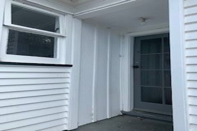 Photo of property in 2/23 Pitcairn Crescent, Bryndwr, Christchurch, 8053