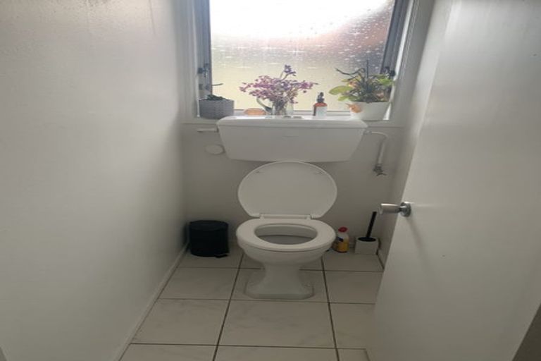 Photo of property in 1/32 Hellyers Street, Birkdale, Auckland, 0626