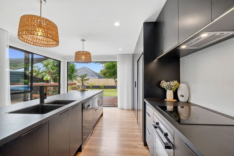 Photo of property in 145 Seaview Road, Westown, New Plymouth, 4310