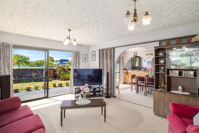 Photo of property in 34 Karnak Crescent, Russley, Christchurch, 8042