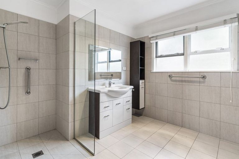 Photo of property in 462 Don Buck Road, Massey, Auckland, 0614