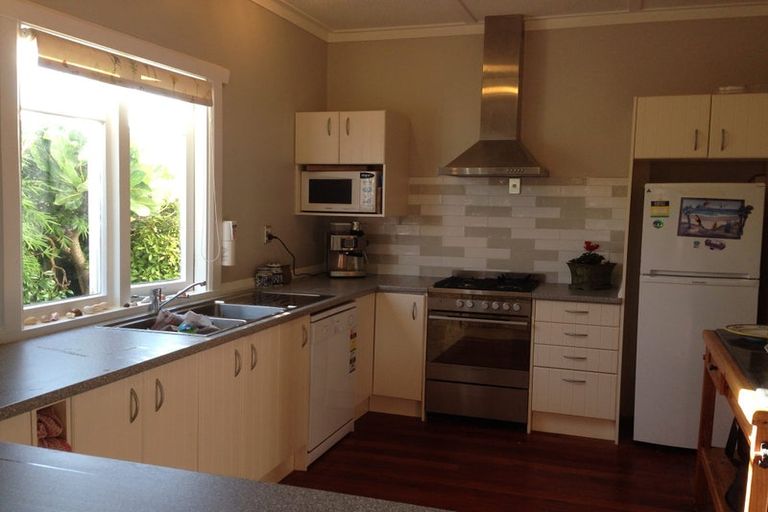 Photo of property in 27 Rauparaha Street, Waikanae Beach, Waikanae, 5036