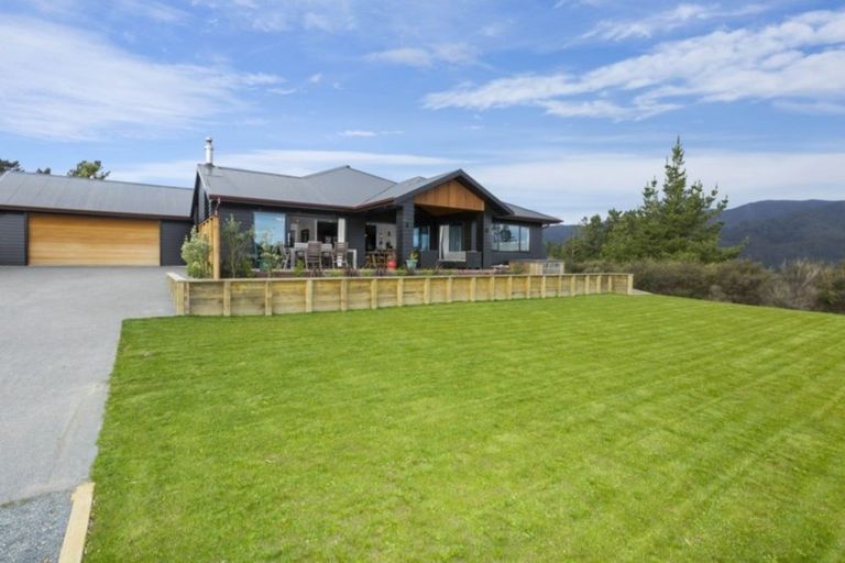 Photo of property in 13 Mount Marua Way, Timberlea, Upper Hutt, 5018