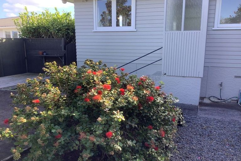 Photo of property in 23 Tamariki Avenue, Kelston, Auckland, 0602