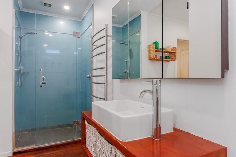 Photo of property in 70 Selwyn Crescent, Forrest Hill, Auckland, 0620