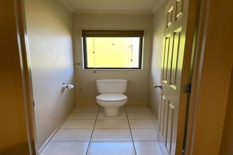 Photo of property in 8 Frank Knight Place, Waiuku, 2123