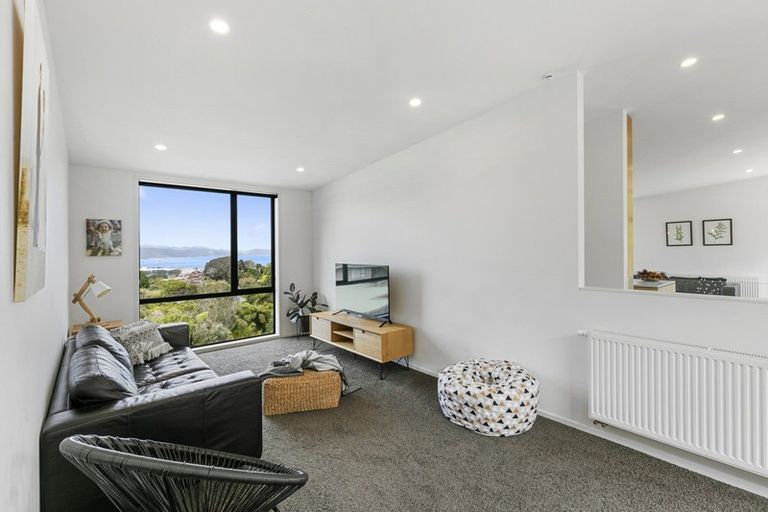 Photo of property in 58b Pekanga Road, Normandale, Lower Hutt, 5010