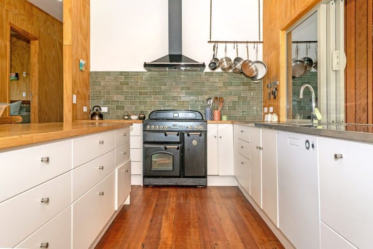 Photo of property in 1266 Wharerata Road, Muriwai, Gisborne, 4072