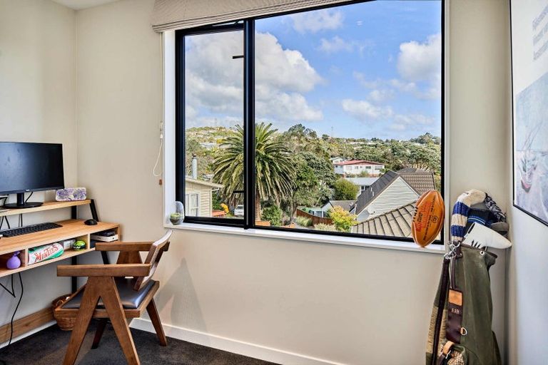 Photo of property in 9/6 Oswald Crescent, Paparangi, Wellington, 6037