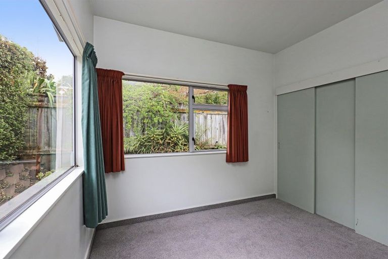Photo of property in 135 Milton Road, Bluff Hill, Napier, 4110