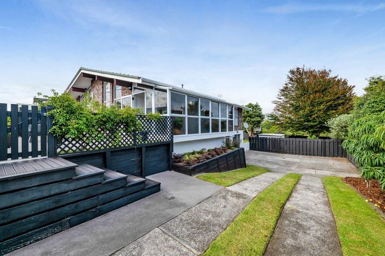 Photo of property in 22 Nevada Drive, Merrilands, New Plymouth, 4312