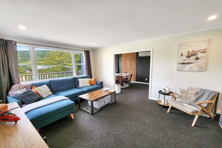 Photo of property in 16 Manor Drive, Stokes Valley, Lower Hutt, 5019