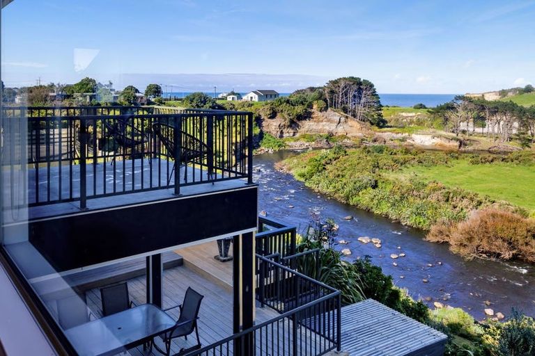 Photo of property in 48 Kawei Road, Ohawe, Hawera, 4671