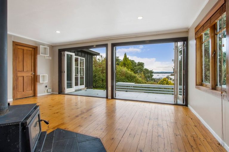 Photo of property in 18 Omokoroa Road, Omokoroa, 3114