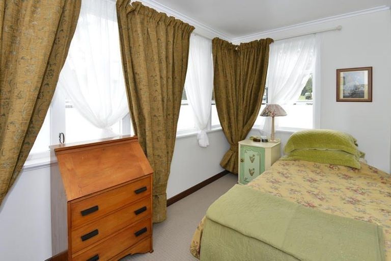 Photo of property in 57 Old Lake Road, Narrow Neck, Auckland, 0624