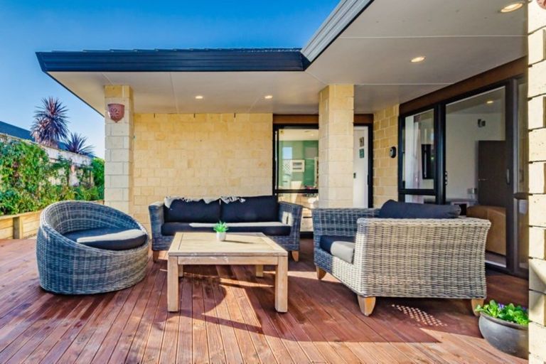 Photo of property in 7 Consort Close, Paraparaumu Beach, Paraparaumu, 5032