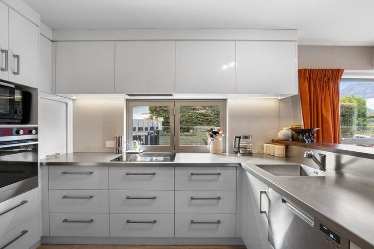 Photo of property in 5 Marina Drive, Frankton, Queenstown, 9300