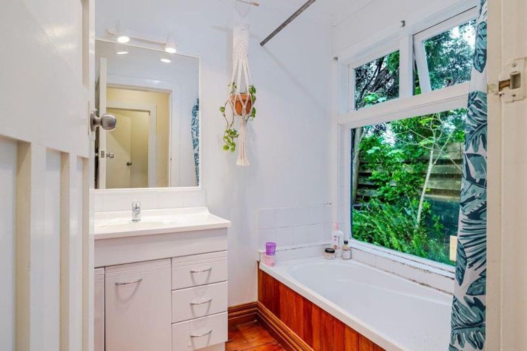 Photo of property in 6b Rolleston Street, Hokowhitu, Palmerston North, 4410