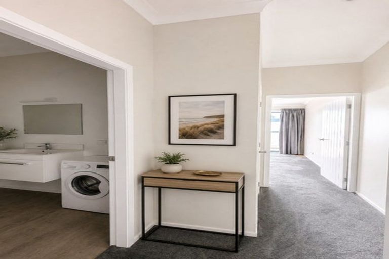 Photo of property in 10/19 Collins Avenue, Tawa, Wellington, 5028
