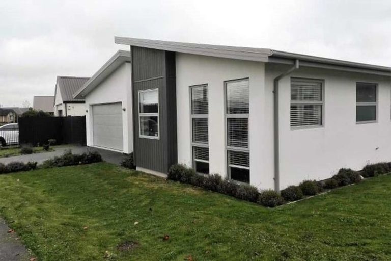 Photo of property in 14 Bargrove Close, Halswell, Christchurch, 8025