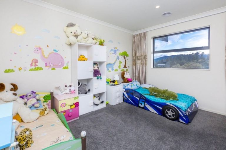 Photo of property in 24 Mount Marua Way, Timberlea, Upper Hutt, 5018