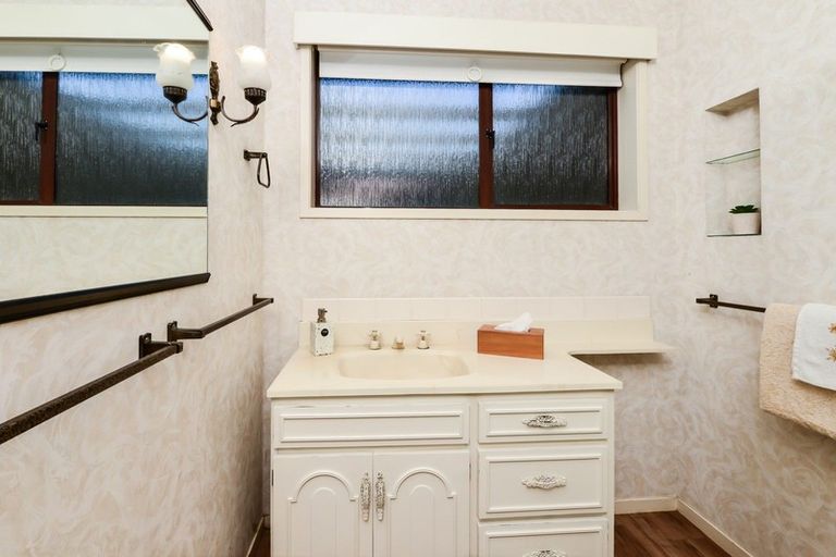 Photo of property in 16 Cattanach Street, St Andrews, Hamilton, 3200