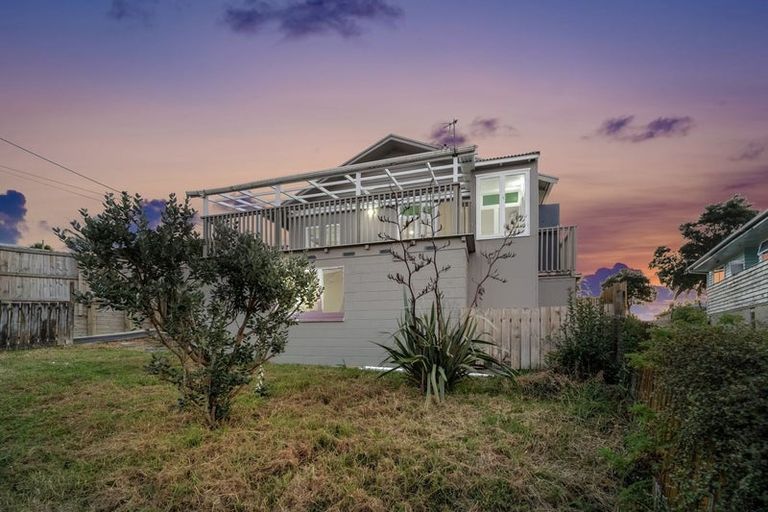 Photo of property in 1/120 Sunnyside Road, Sunnyvale, Auckland, 0612