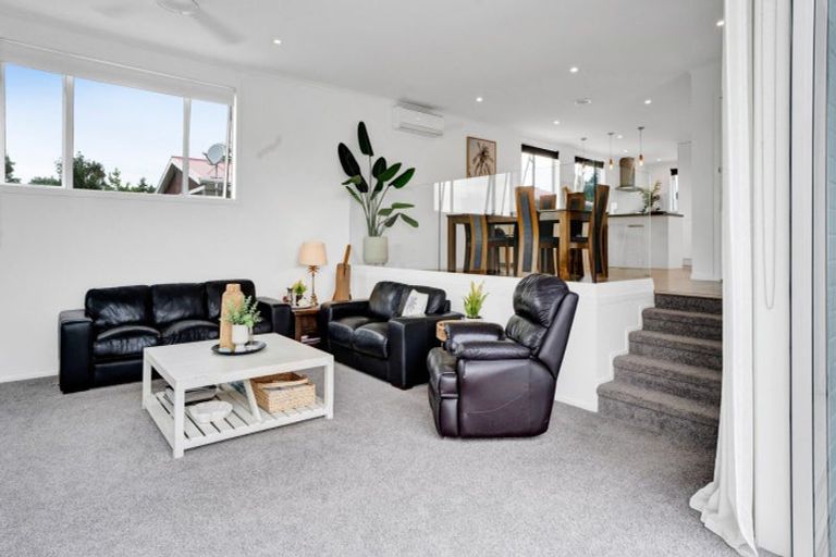 Photo of property in 15 Kowhai Street, Strandon, New Plymouth, 4312