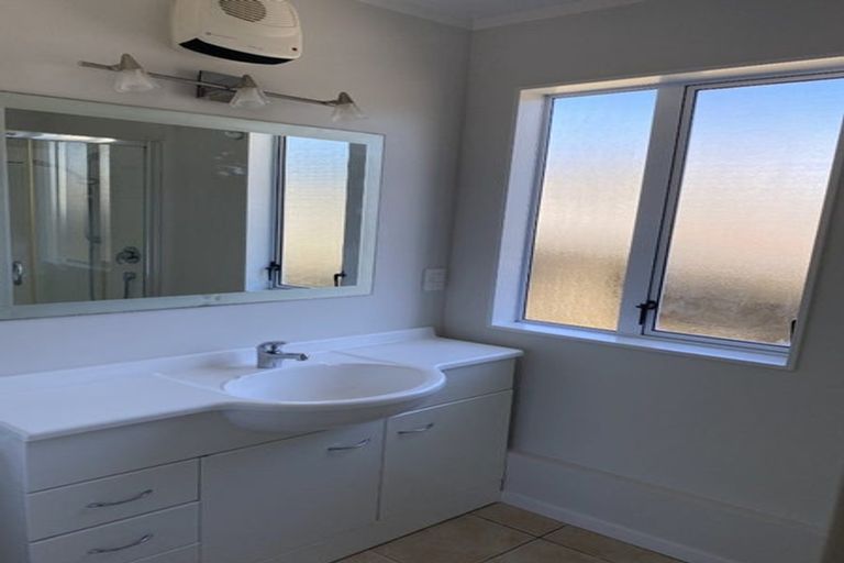 Photo of property in 18 Ngatitoa Street, Tawa, Wellington, 5028