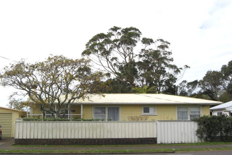 Photo of property in 12 Omata Road, Westown, New Plymouth, 4310