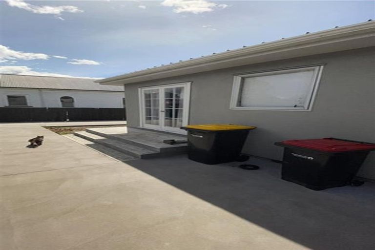 Photo of property in 2/21 Quinns Road, Shirley, Christchurch, 8013