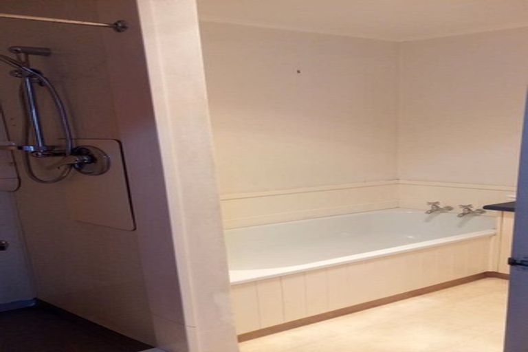 Photo of property in 22 Indiana Grove, Totara Park, Upper Hutt, 5018