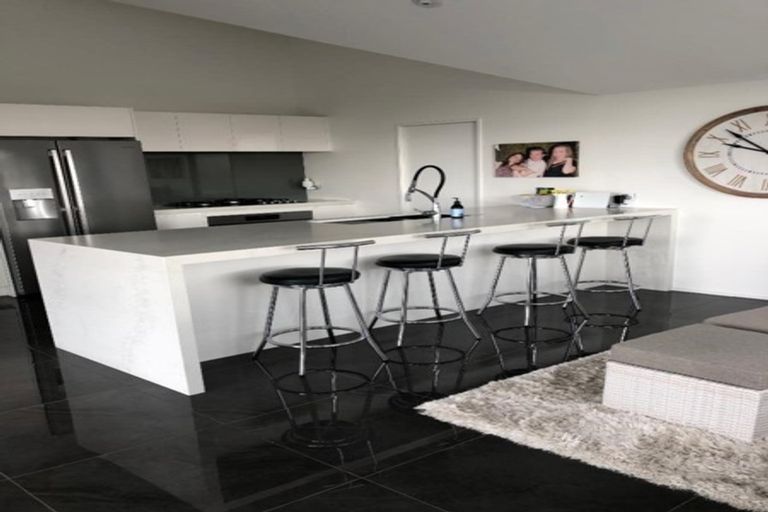 Photo of property in 2/40 Kowhai Road, Campbells Bay, Auckland, 0630