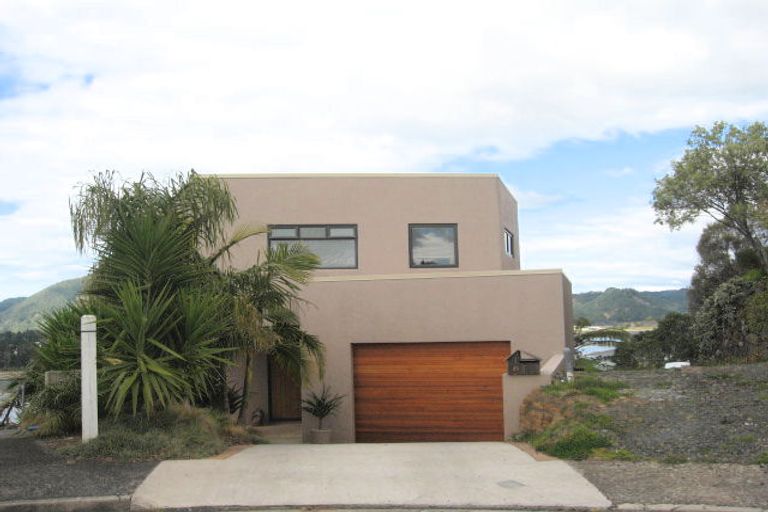 Photo of property in 15 Pine Grove, Tairua, 3508