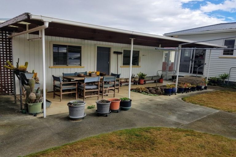 Photo of property in 21 Alma Street, Dannevirke, 4930