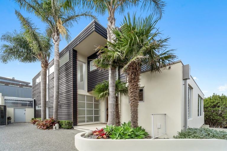 Photo of property in 33a Churchill Road, Murrays Bay, Auckland, 0630