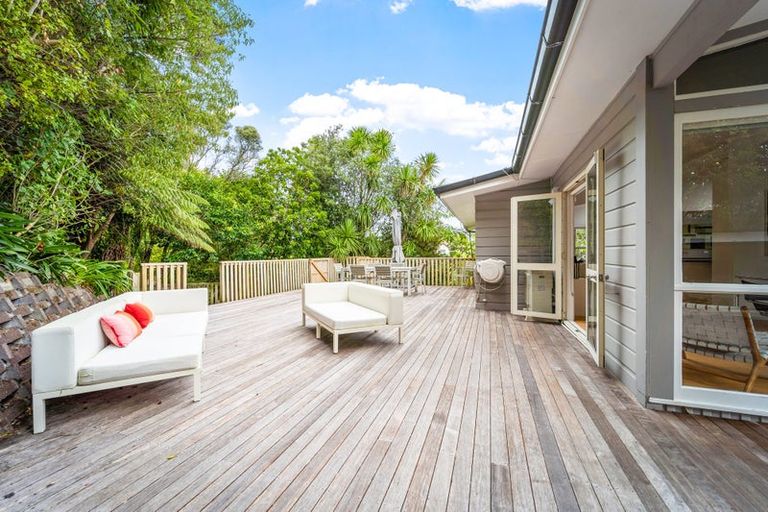 Photo of property in 1 Garmons Way, Castor Bay, Auckland, 0620