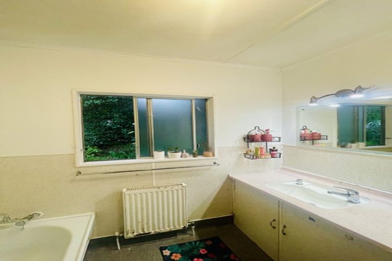 Photo of property in 2/50 Lincoln Avenue, Tawa, Wellington, 5028