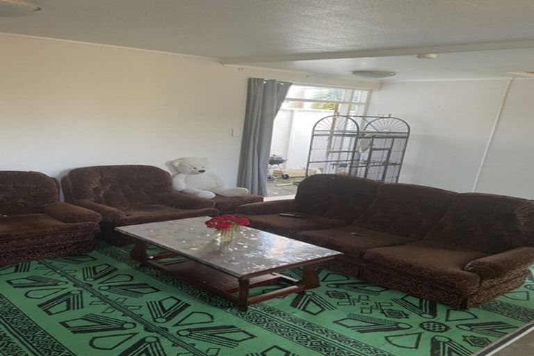 Photo of property in 24 Tiri Tiri Road, Birkdale, Auckland, 0626