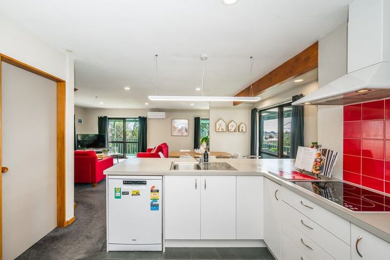 Photo of property in 28 Matenga Street, Waikanae, 5036