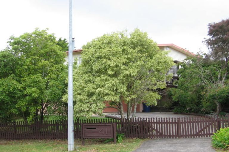 Photo of property in 41 Butterworth Drive, Glendene, Auckland, 0602